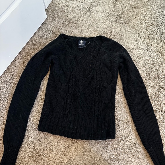 Soft cropped cable knit black fall sweater - Picture 2 of 8